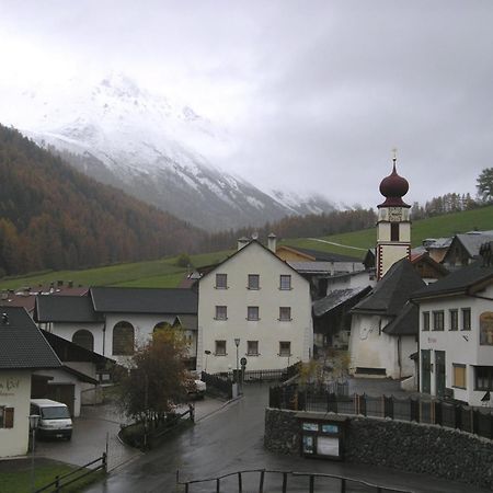 Hotel Edelweiss Malles Venosta Exteriör bild