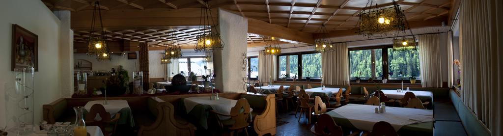 Hotel Edelweiss Malles Venosta Exteriör bild