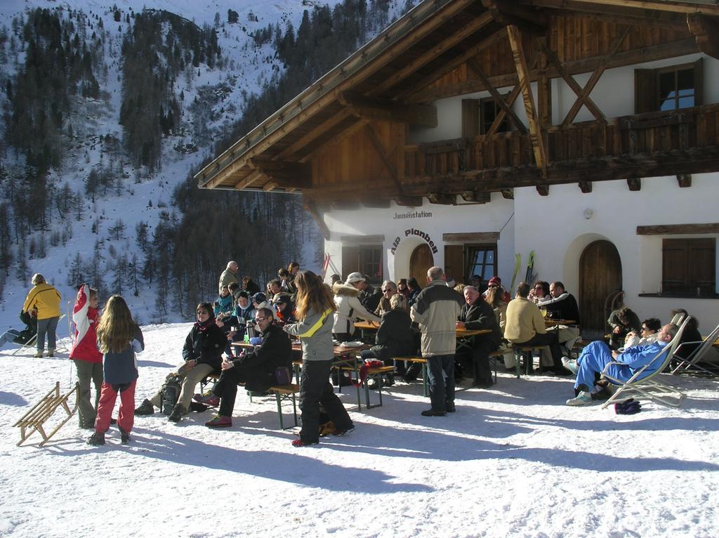Hotel Edelweiss Malles Venosta Exteriör bild